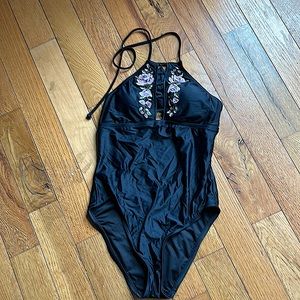 NWOT One Piece Medium Black Swimsuit Mossimo